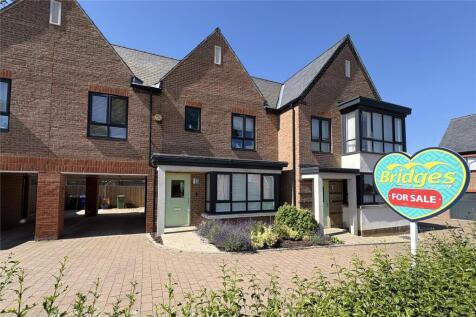 3 bedroom terraced house for sale