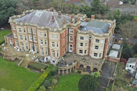 3 bedroom flat for sale