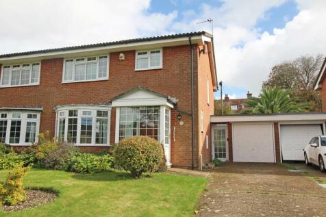 Long Acre Close, Eastbourne, BN21 1UF 3 bed semi