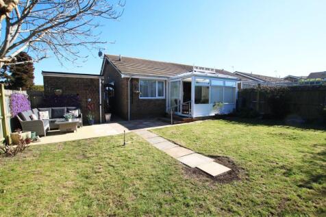 Tamarack Close, Eastbourne, BN22 0TR 2 bed semi