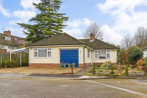 Avenue Close, Andover 3 bed detached bungalow for sale