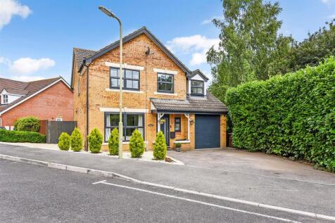 5 bedroom detached house for sale
