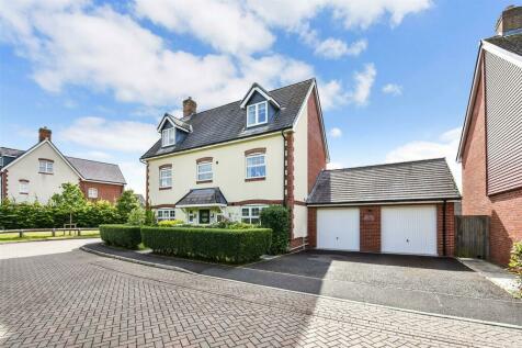 6 bedroom detached house for sale