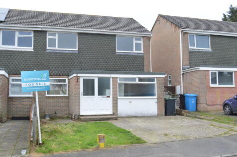 Carisbrooke Crescent, Hamworthy 3 bed semi