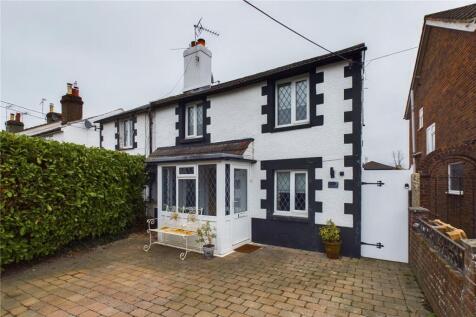 2 bedroom semi-detached house for sale