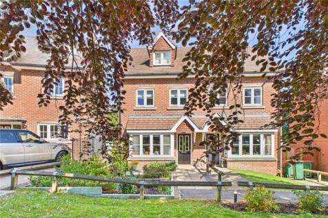 St. Aidan Close, Southgate, Crawley... 3 bed semi