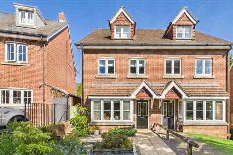 St. Aidan Close, Southgate, Crawley... 3 bed semi