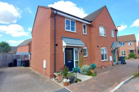 2 bedroom semi-detached house for sale