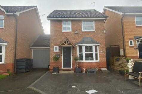 3 bedroom link detached house for sale