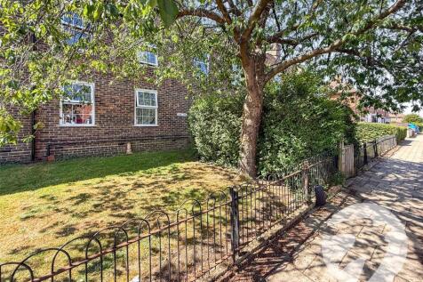 Castleton Road, London, SE9 2 bed flat for sale