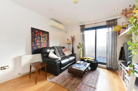 Morning Lane, London E9 2 bed apartment for sale