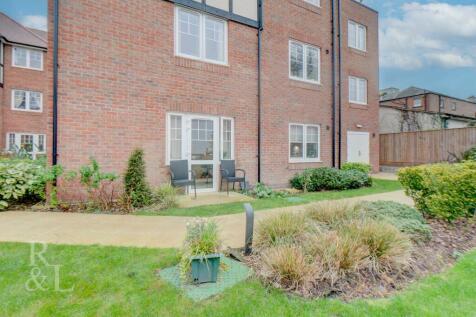 1 bedroom ground floor flat for sale