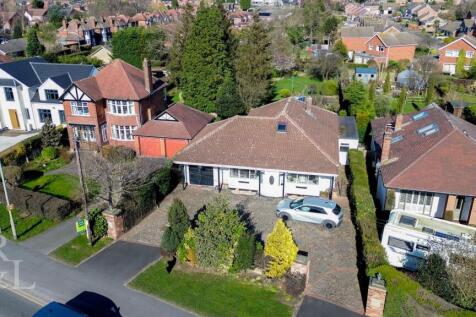 4 bedroom detached bungalow for sale
