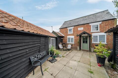 2 bedroom detached house for sale