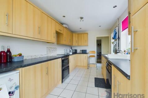 4 bedroom end of terrace house for sale