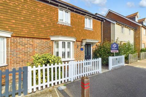 3 bedroom semi-detached house for sale