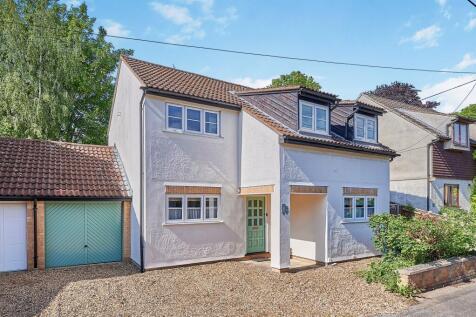 4 bedroom link detached house for sale