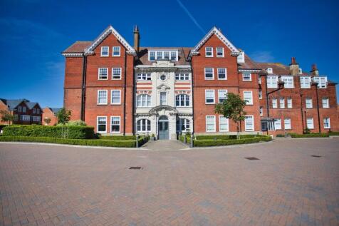 Eversley Park, Folkestone, CT20 2 bed flat for sale