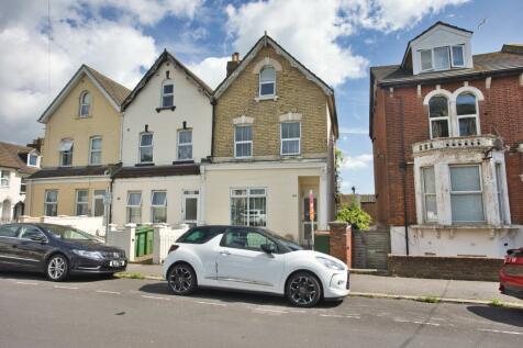 4 bedroom end of terrace house for sale