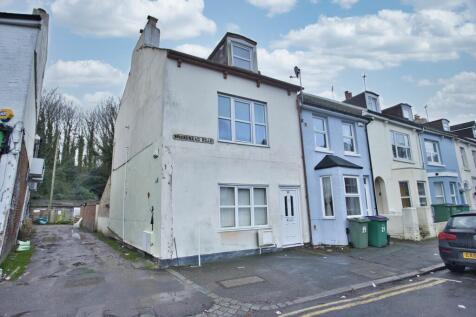 Broadmead Road, Folkestone, CT19 2 bed flat for sale