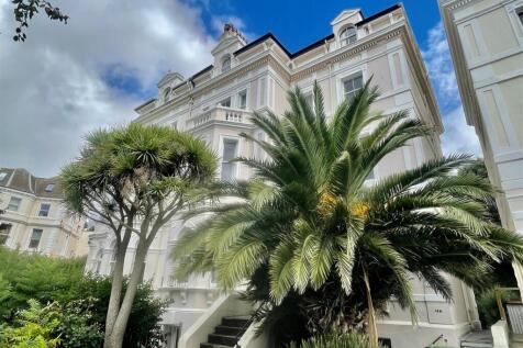 12 Augusta Gardens, Folkestone, CT20 2 bed flat for sale