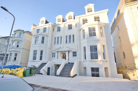 Trinity Gardens, Folkestone, CT20 3 bed flat for sale