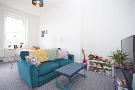 38 Castle Hill Avenue, Folkestone, CT20 2 bed flat for sale