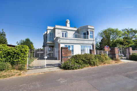 Old Dover Road, Folkestone, CT18 2 bed flat for sale