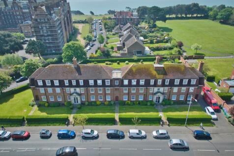 3 bedroom flat for sale