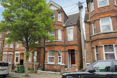Radnor Park Crescent, Folkestone, CT19 5 bed semi