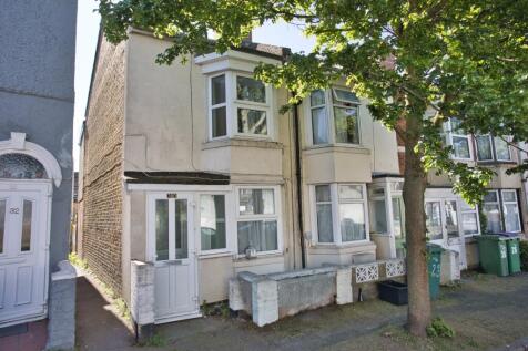 Garden Road, Folkestone, Kent, CT19 2 bed end of terrace house for sale