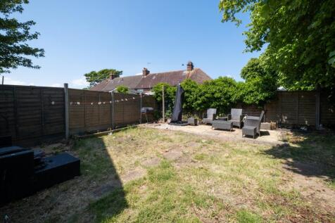 Sutherland Close, Hythe, Folkestone... 2 bed flat for sale