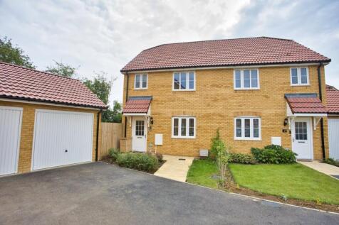 Daniels Place, Hawkinge, Folkestone... 3 bed semi