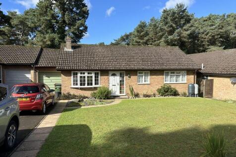 The Sands, Whitehill GU35 3 bed detached bungalow for sale