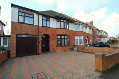 4 bedroom semi-detached house for sale