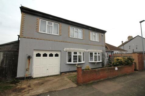 Lynton Road, Peterborough 3 bed detached house for sale