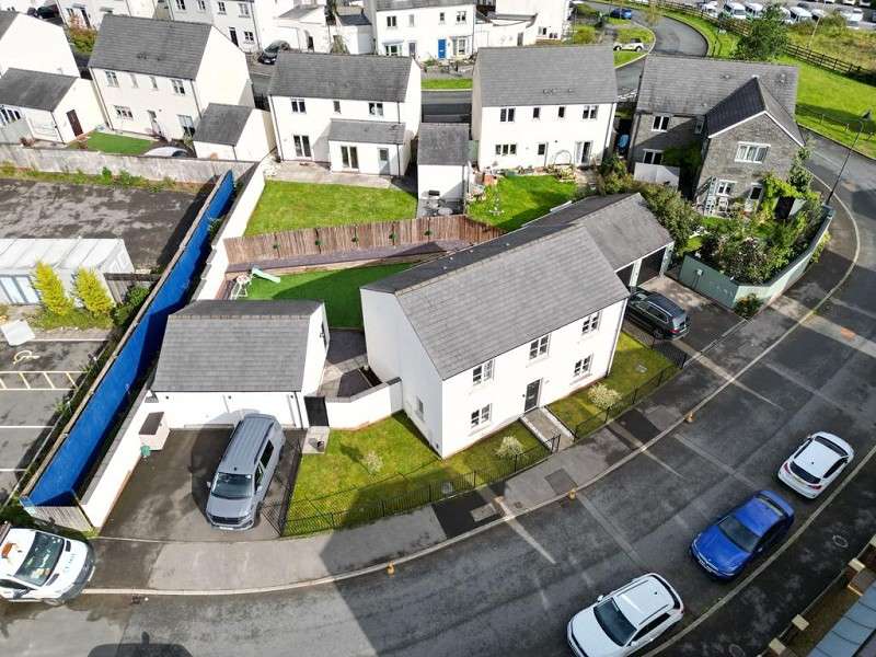 4 Bedroom Detached House