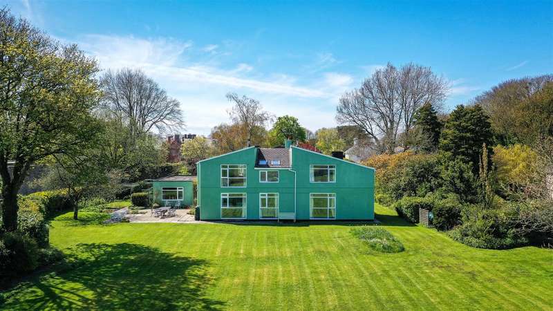 5 Bedroom Detached House